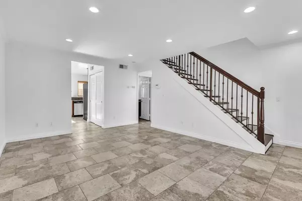 El Cajon, CA 92020,267 S Mollison Ave #1