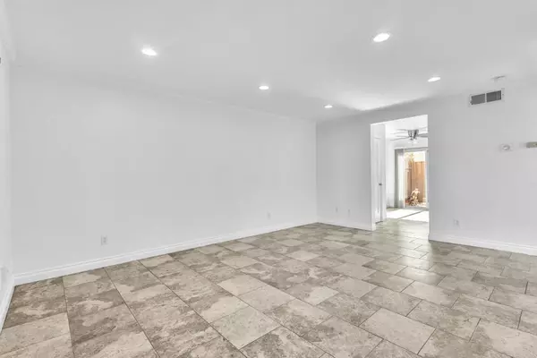 El Cajon, CA 92020,267 S Mollison Ave #1