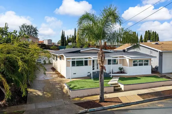 San Diego, CA 92117,3840 Tomahawk LN