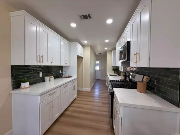 Escondido, CA 92025,944 W 5Th AVE