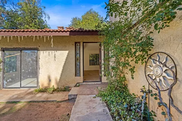 Escondido, CA 92026,1654 Tierra Libertia