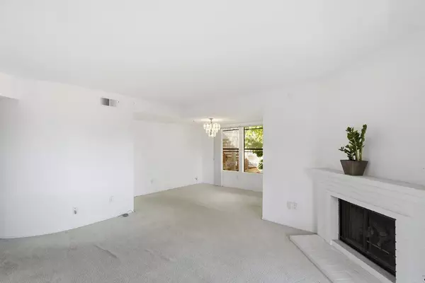 San Diego, CA 92128,12250 Corte Sabio #2210