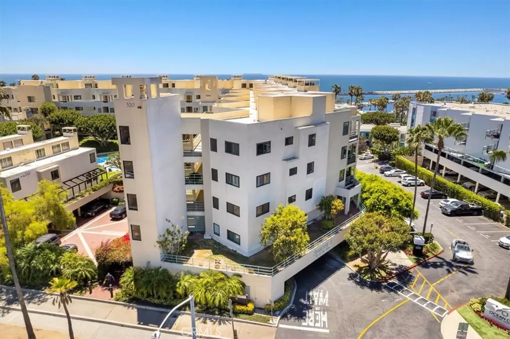 Redondo Beach, CA 90277,520 The Village #313