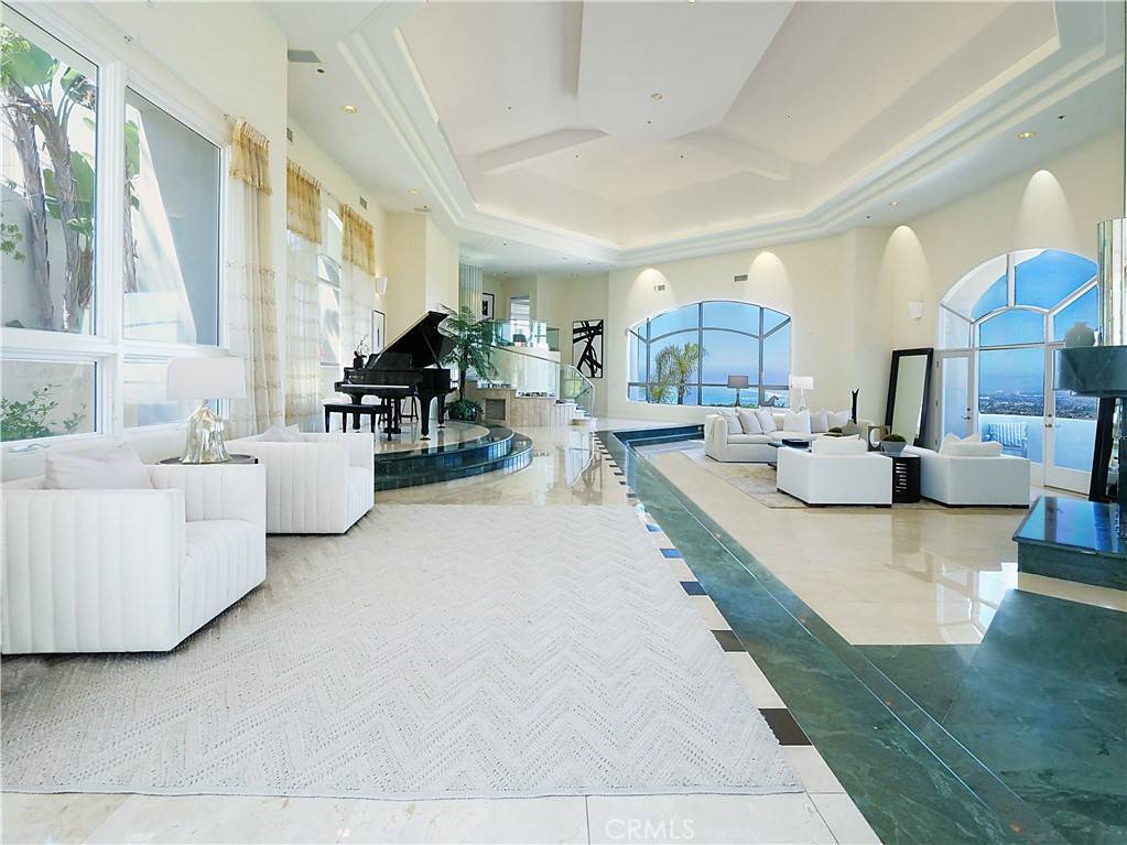 Palos Verdes Estates, CA 90274,702 Via La Cuesta
