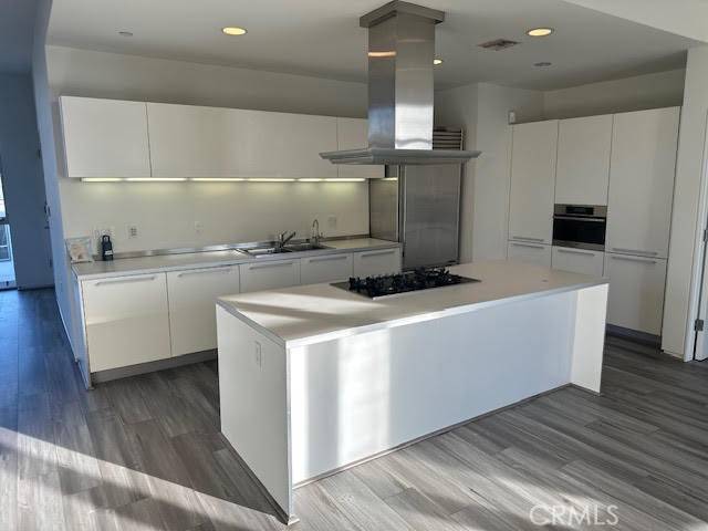 West Hollywood, CA 90069,825 N Kings RD #PH2