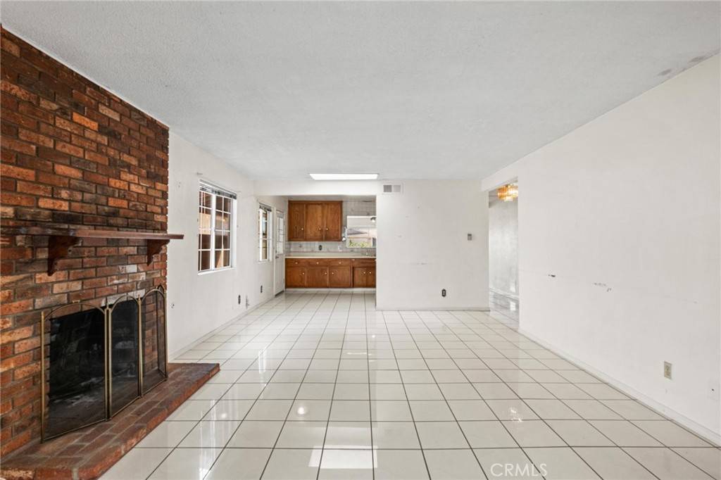 Carson, CA 90745,1639 E 215th PL