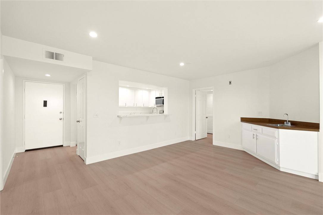 San Pedro, CA 90732,27980 S Western AVE #115