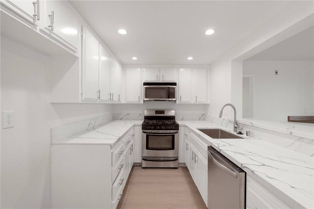 San Pedro, CA 90732,27980 S Western AVE #115
