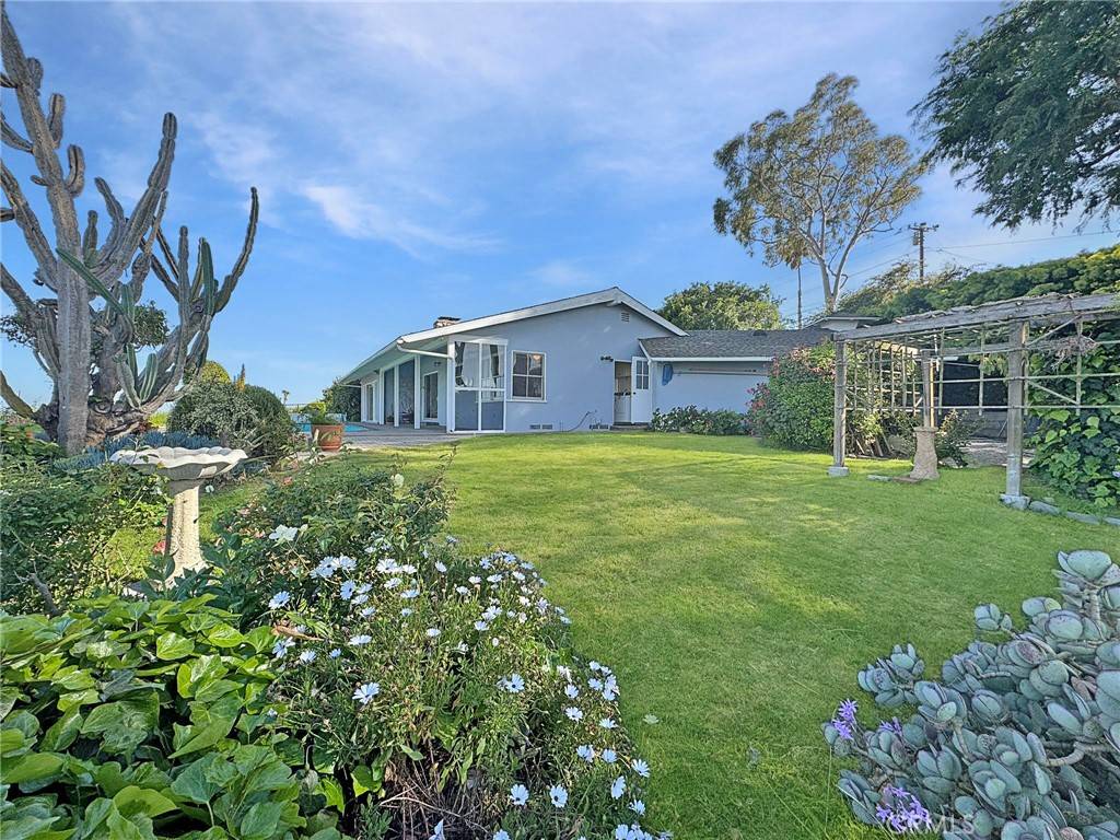 Rancho Palos Verdes, CA 90275,19 Surrey LN
