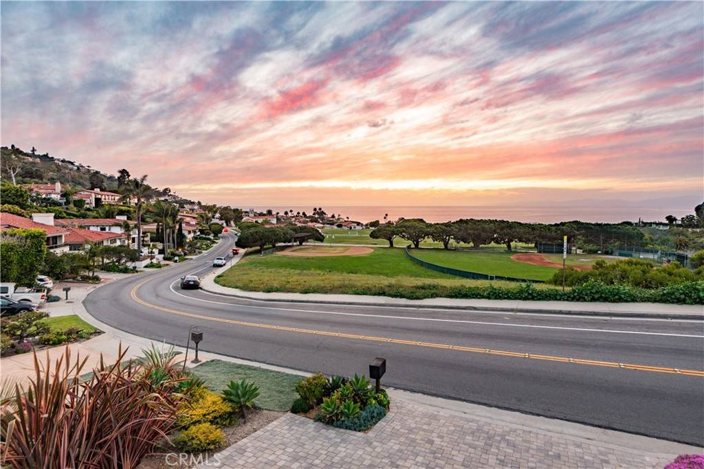 Palos Verdes Estates, CA 90274,308 Via Almar