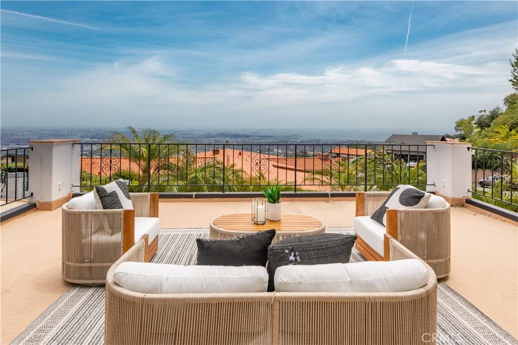 Rancho Palos Verdes, CA 90275,30047 Knoll View DR