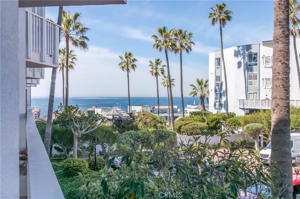 Redondo Beach, CA 90277,640 The Village #104