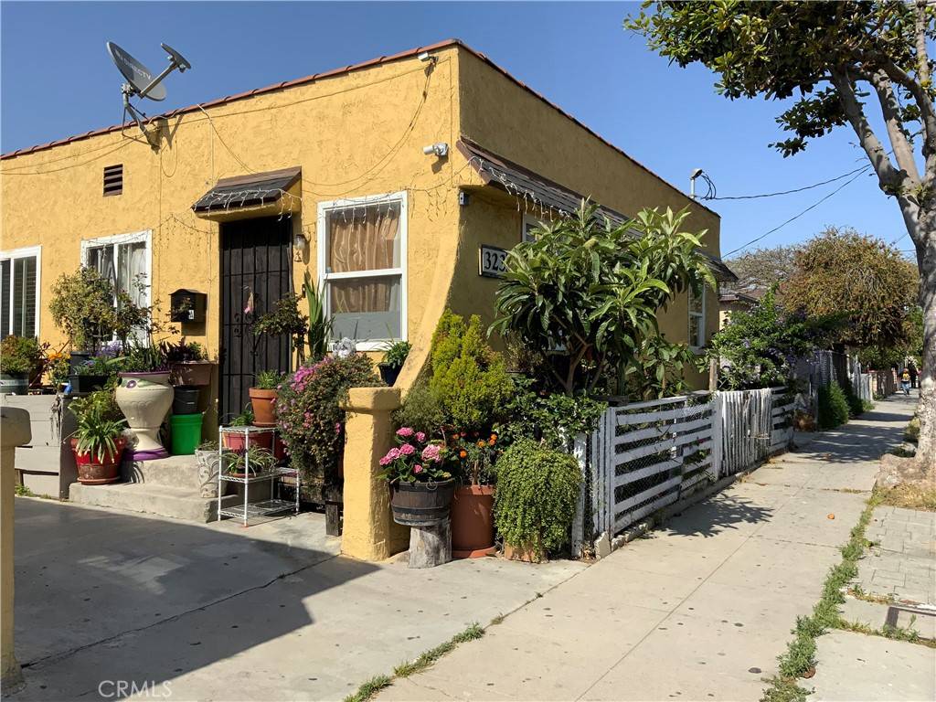 323 W Ross PL, Wilmington, CA 90744