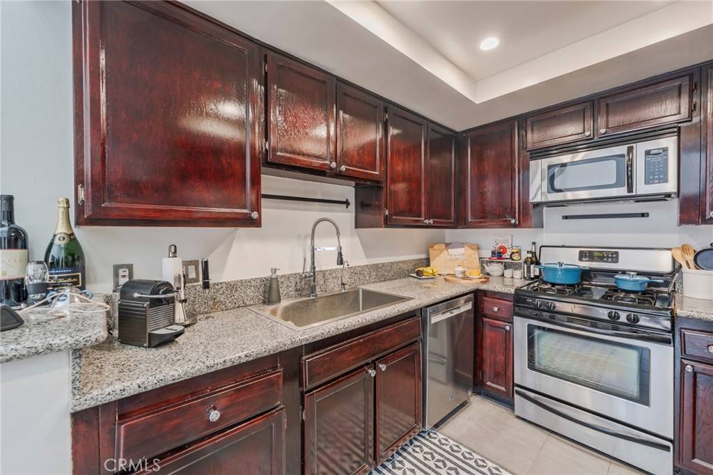 Los Angeles, CA 90048,432 South Hamel Road #302
