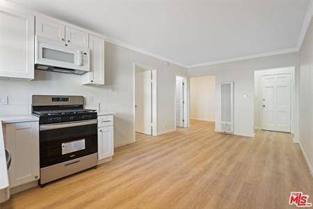 Beverly Hills, CA 90212,212 S Reeves DR #6