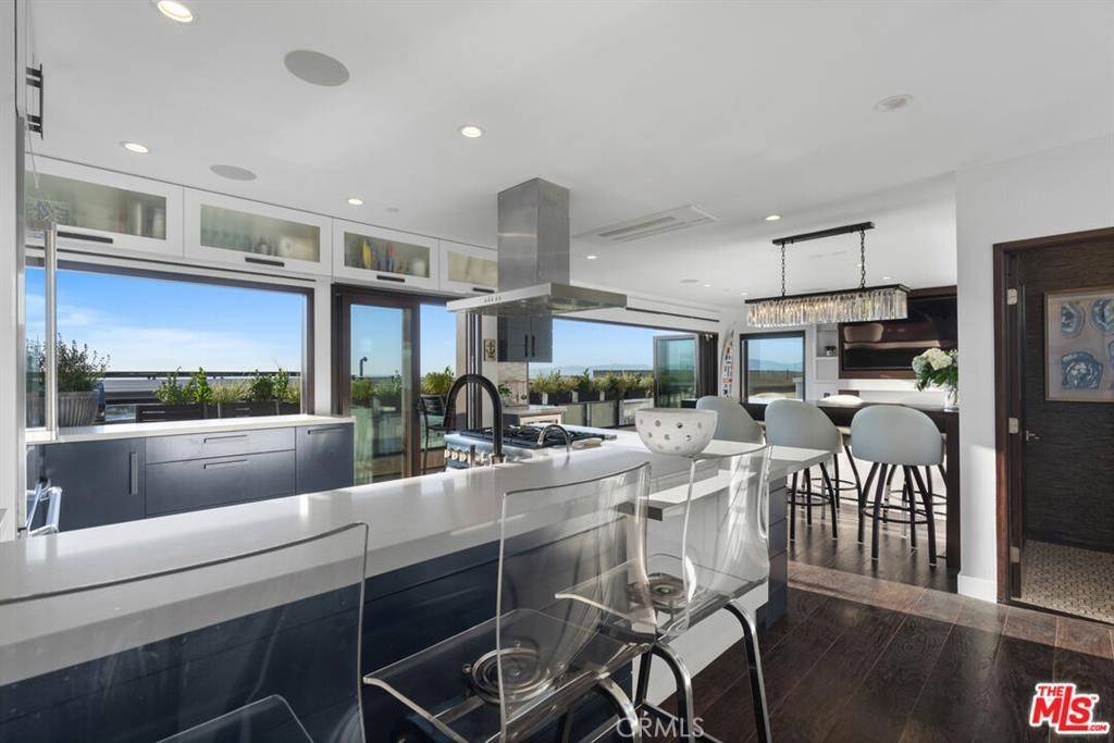 Manhattan Beach, CA 90266,232 30th PL