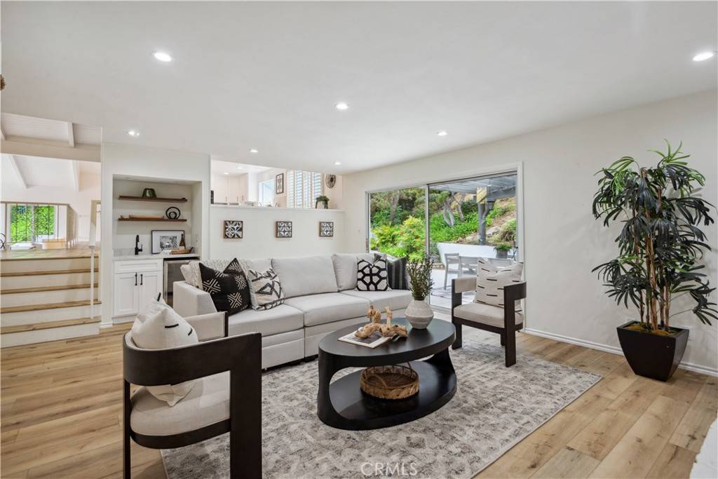 Rancho Palos Verdes, CA 90275,30047 Knoll View DR