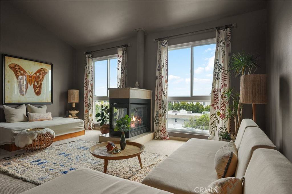 West Hollywood, CA 90069,837 N West Knoll DR #307