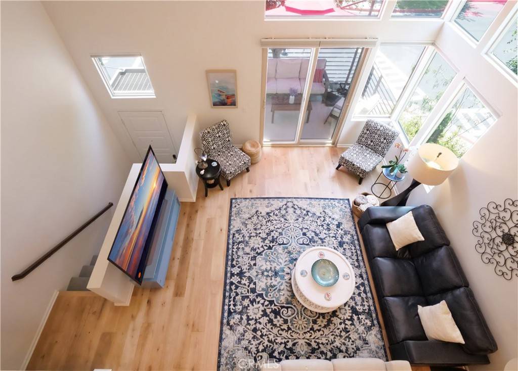 Hawthorne, CA 90250,5429 Strand #101