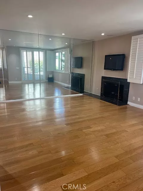 Redondo Beach, CA 90277,110 The Village #101