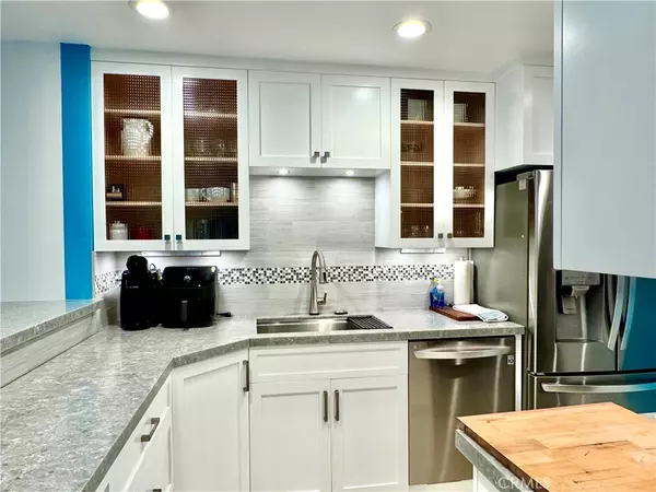 Redondo Beach, CA 90277,240 The Village #108