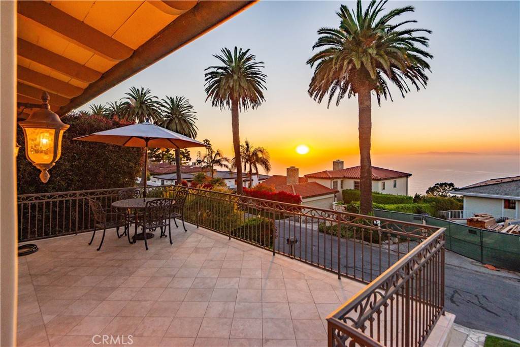 Palos Verdes Estates, CA 90274,869 Rincon LN