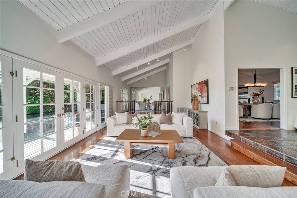 Beverly Hills, CA 90210,9472 Rembert LN