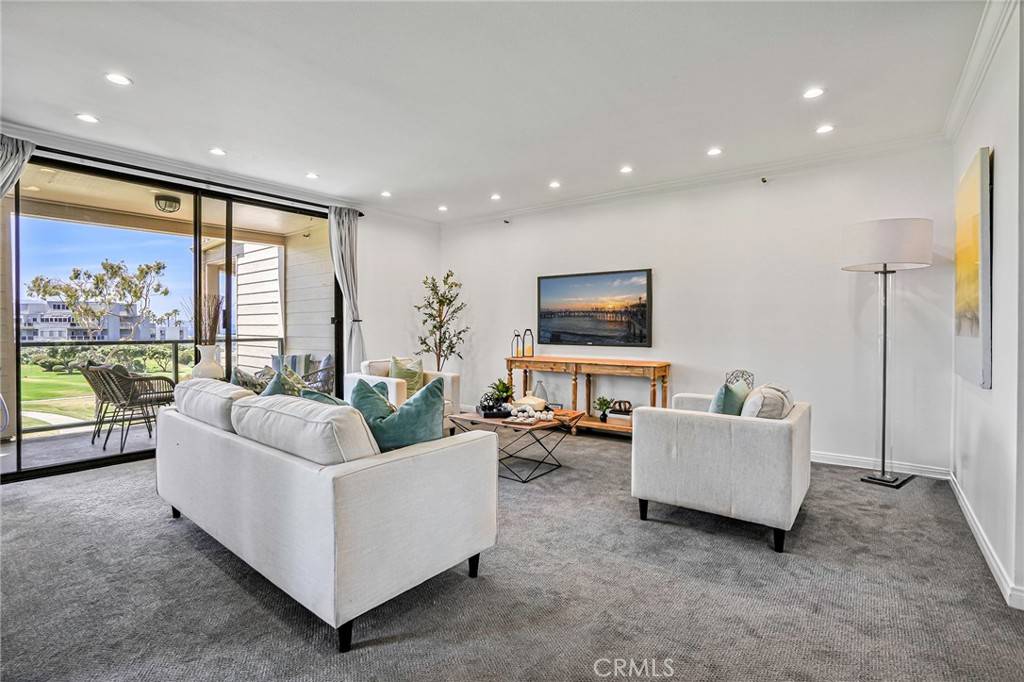 Redondo Beach, CA 90277,120 The Village #210