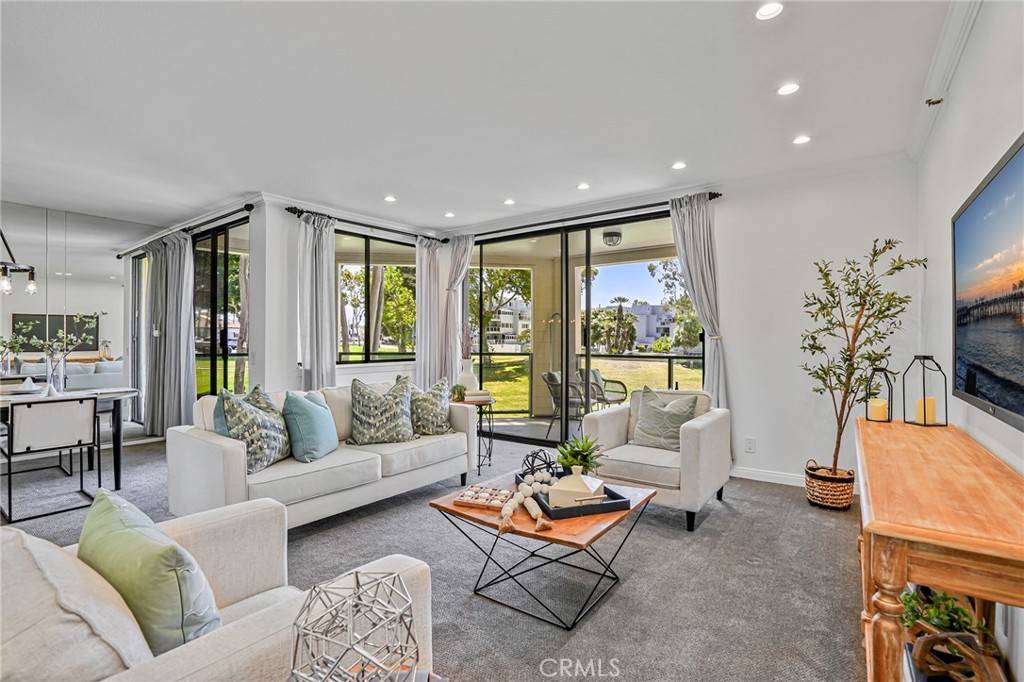 Redondo Beach, CA 90277,120 The Village #210