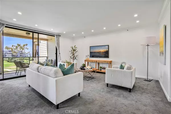 Redondo Beach, CA 90277,120 The Village #210
