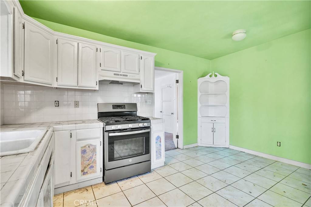 Los Angeles, CA 90061,11860 Athens WAY
