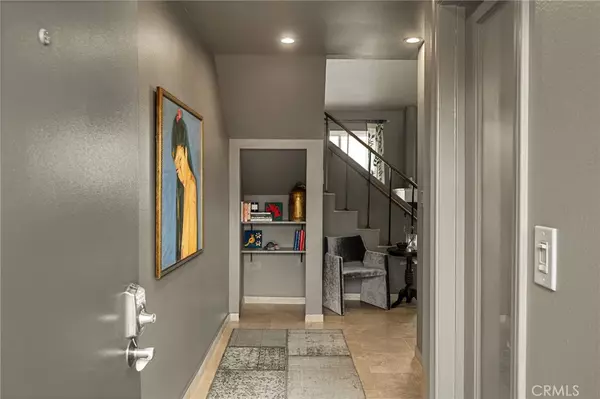 West Hollywood, CA 90069,837 N West Knoll DR #307