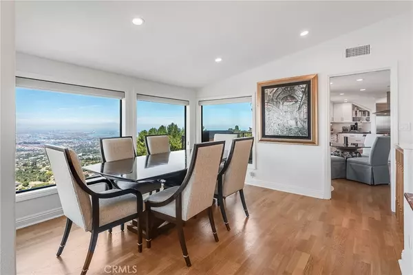 Rancho Palos Verdes, CA 90275,3300 Crownview DR