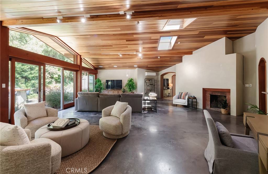 Rolling Hills, CA 90274,2 Chuckwagon RD
