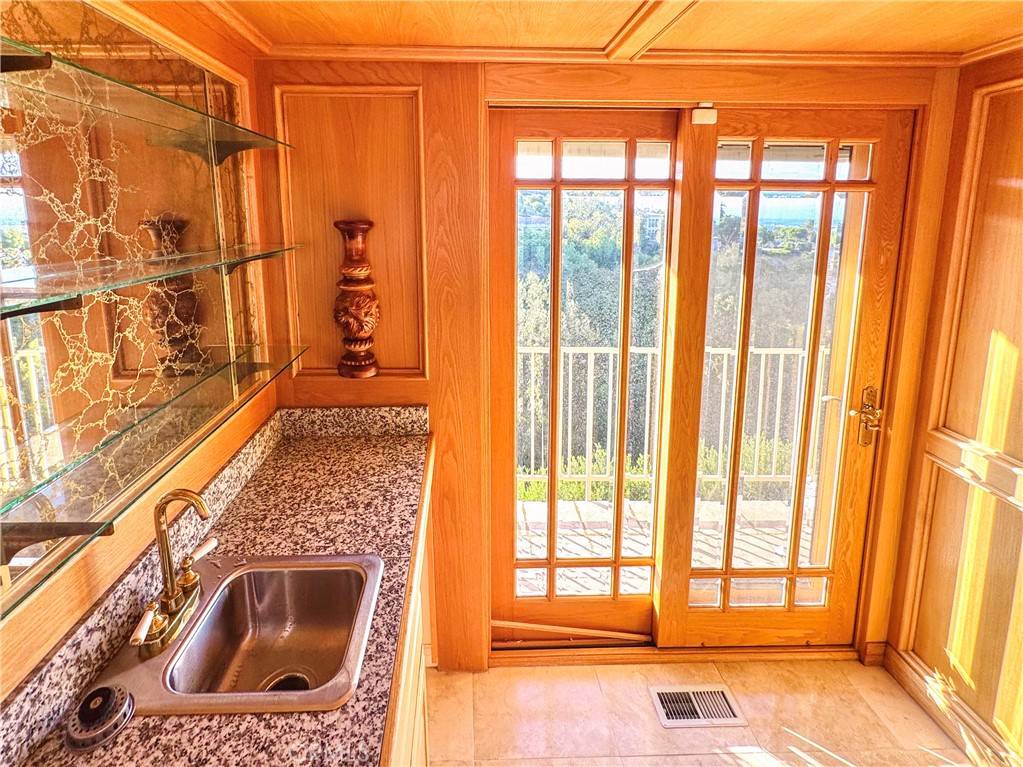 Rancho Palos Verdes, CA 90275,2821 Colt Rd