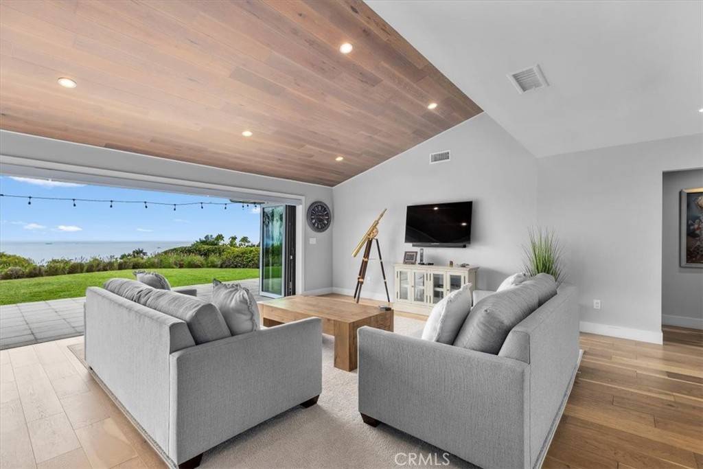 Rancho Palos Verdes, CA 90275,7292 Berry Hill DR