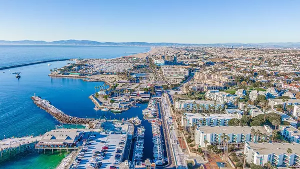 Redondo Beach, CA 90277,640 The Village #104