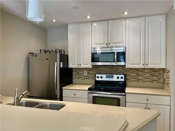 Redondo Beach, CA 90277,650 The Village #312