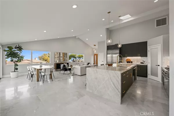 Rancho Palos Verdes, CA 90275,2704 Vista Mesa DR