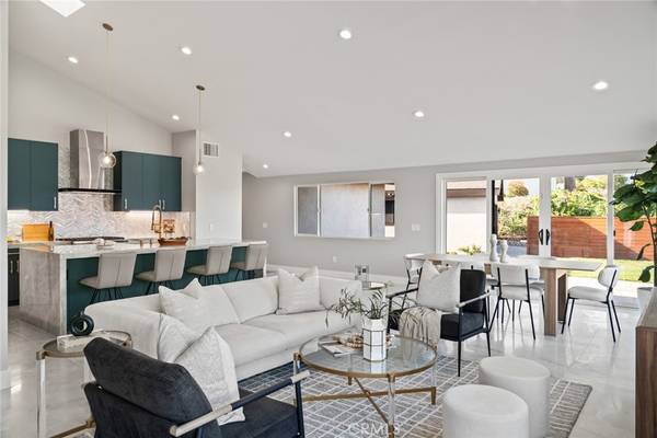 Rancho Palos Verdes, CA 90275,2704 Vista Mesa DR