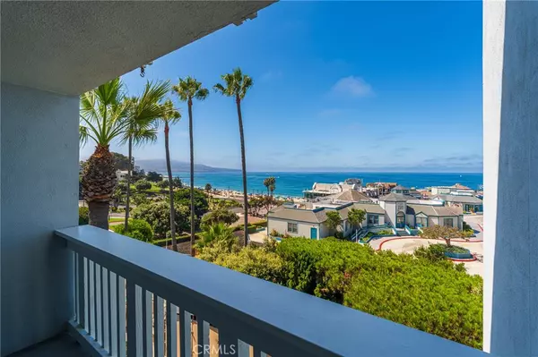 Redondo Beach, CA 90277,630 The Village #117