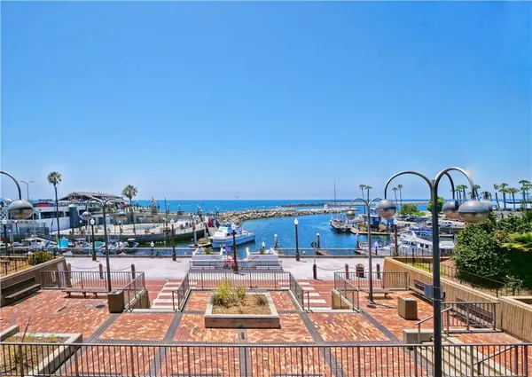 Redondo Beach, CA 90277,630 The Village #112