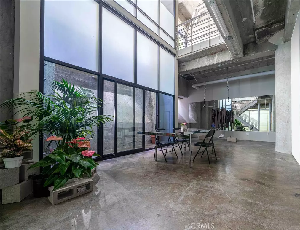 Los Angeles, CA 90015,1100 S Grand #A008