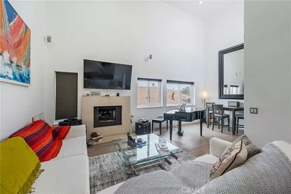 Los Angeles, CA 90048,432 South Hamel Road #302