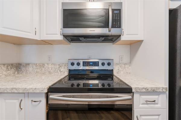 Redondo Beach, CA 90277,630 The Village #112