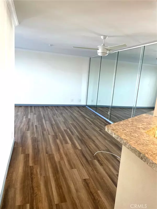 Redondo Beach, CA 90277,630 The Village #112