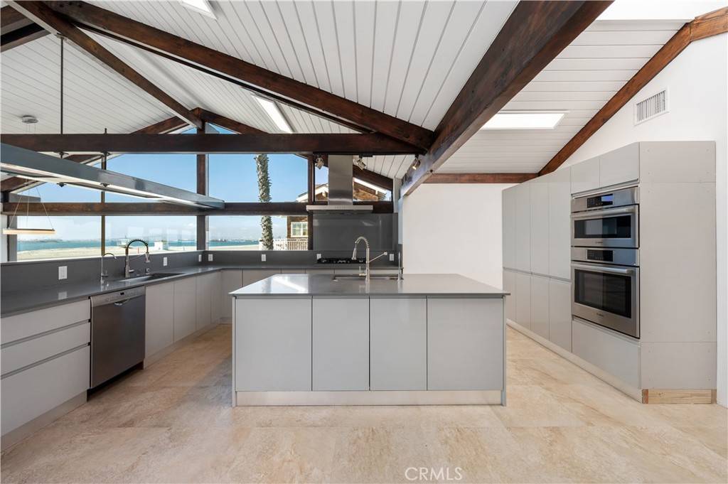 Long Beach, CA 90803,2 Laguna PL
