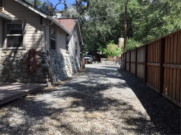 8 Oak DR, Mt Baldy, CA 91759