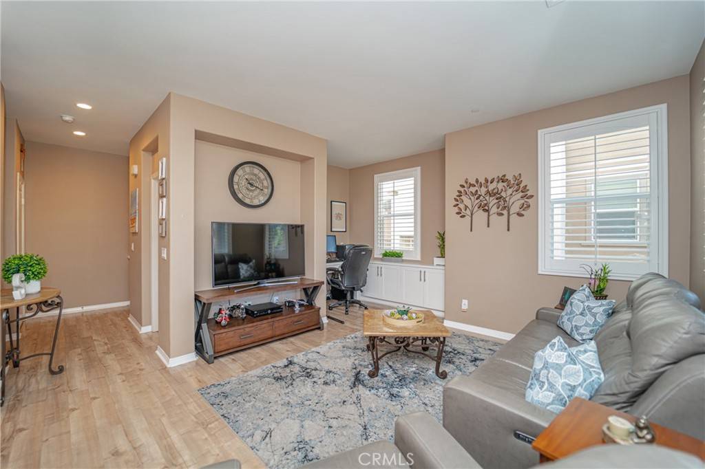 16889 Airport CIR #101, Huntington Beach, CA 92649
