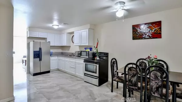 Santa Ana, CA 92701,521 LYON ST #115